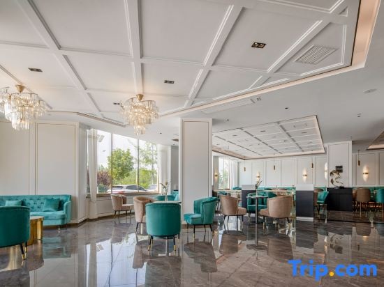 XANA Deluxe Hotel (Huayin Huashan Scenic Area)