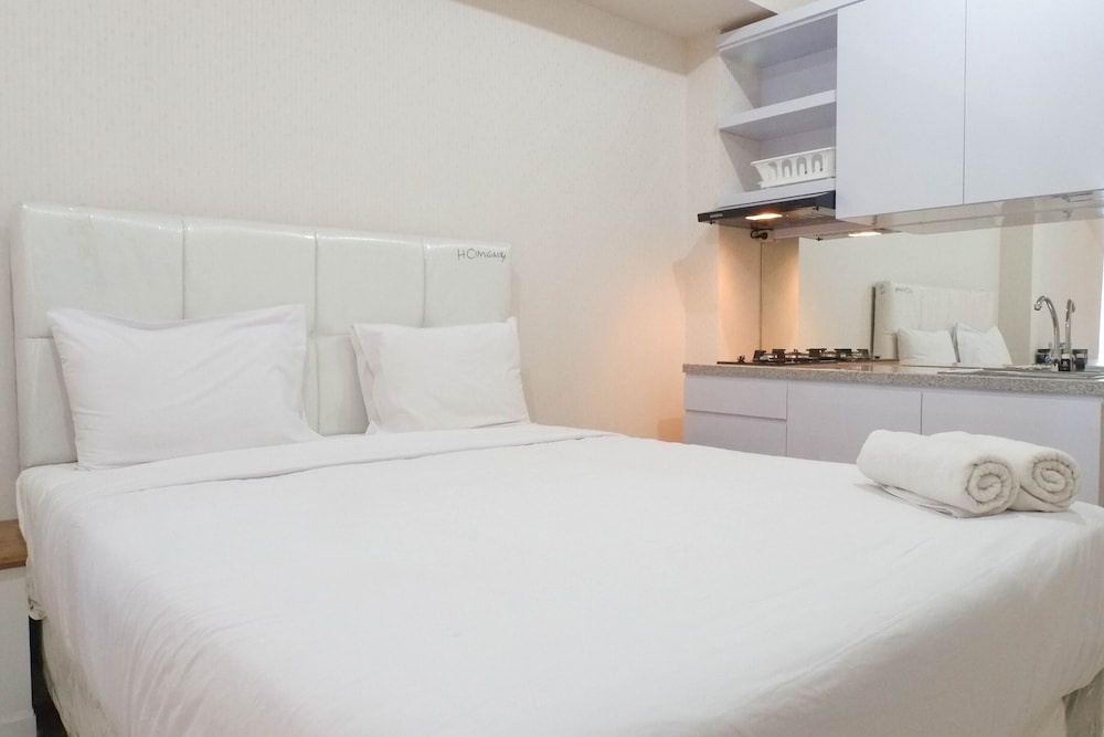 Delightful Luxurious Studio Apartment Connected to Pakuwon Mall at Supermall Mansion