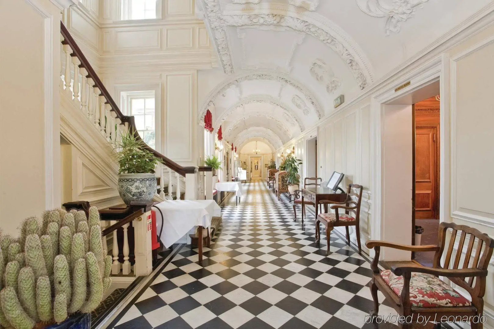 Photo - Barnett Hill - Luxury Hotel