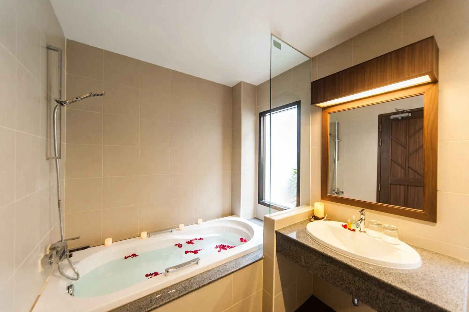 Photo - Ratana Hill Patong