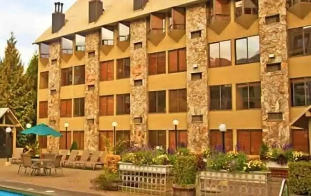 Foto - Mountain Side Hotel Whistler by Executive