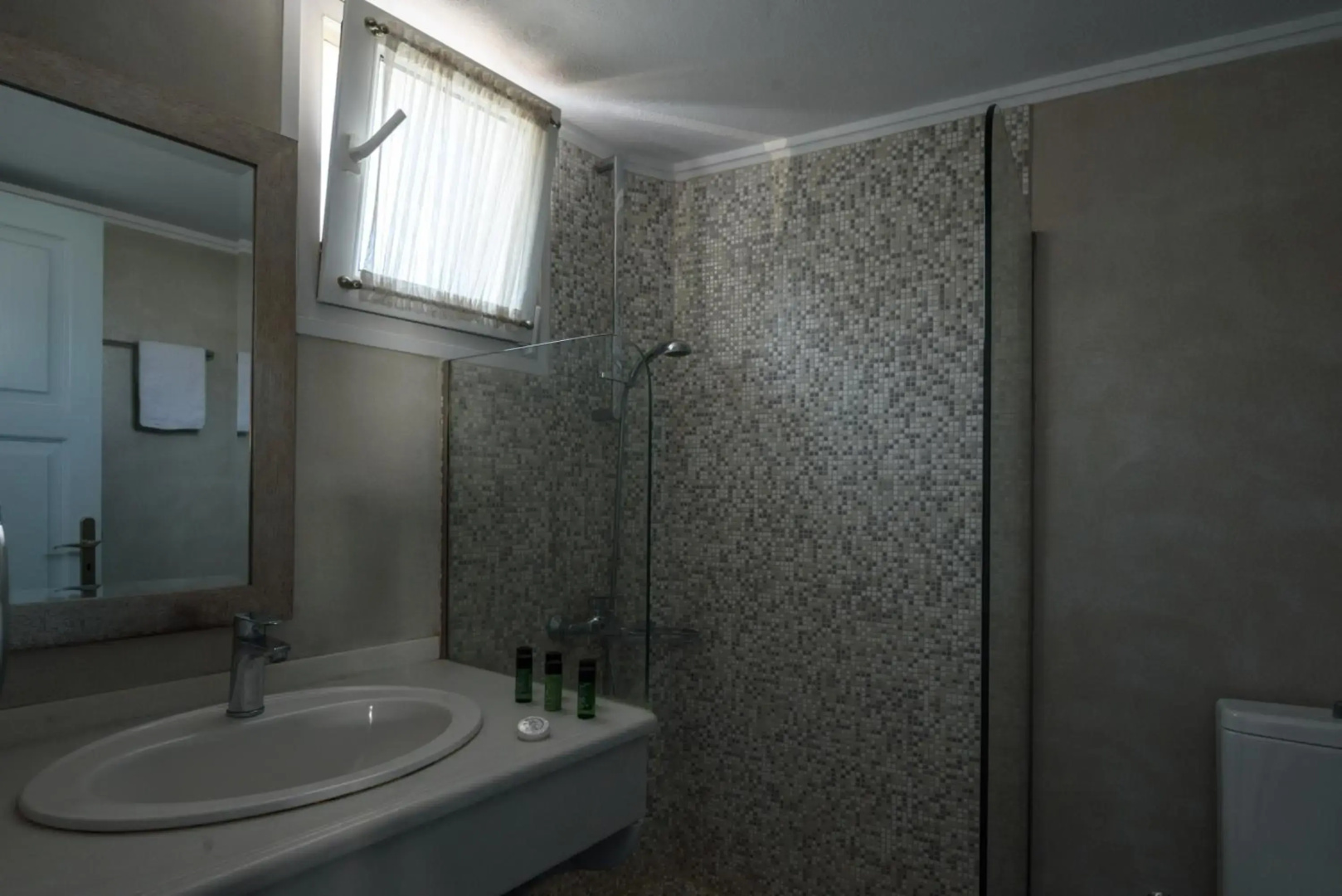 Photo - Alesahne Beach Hotel
