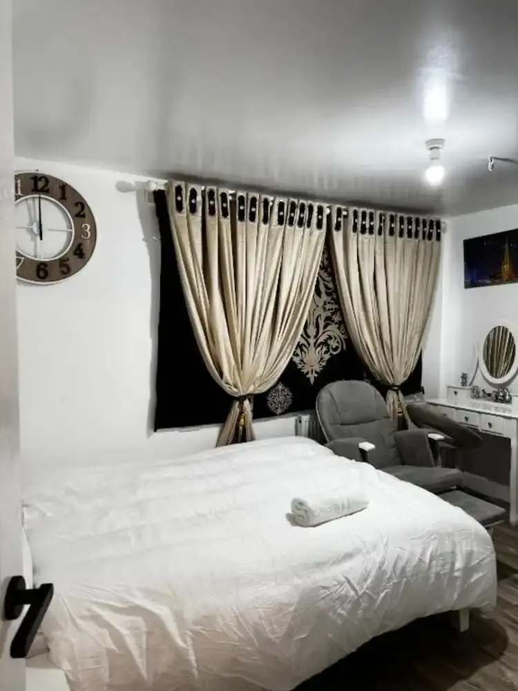 Foto - OYO Unique Guestroom - Farnworth, Easy Access to Bolton