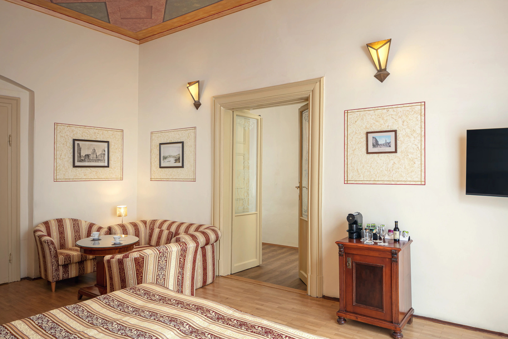 Photo - Archibald At the Charles Bridge