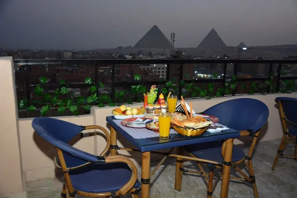 Foto - Sneferu Pyramids inn - Full Pyramids View