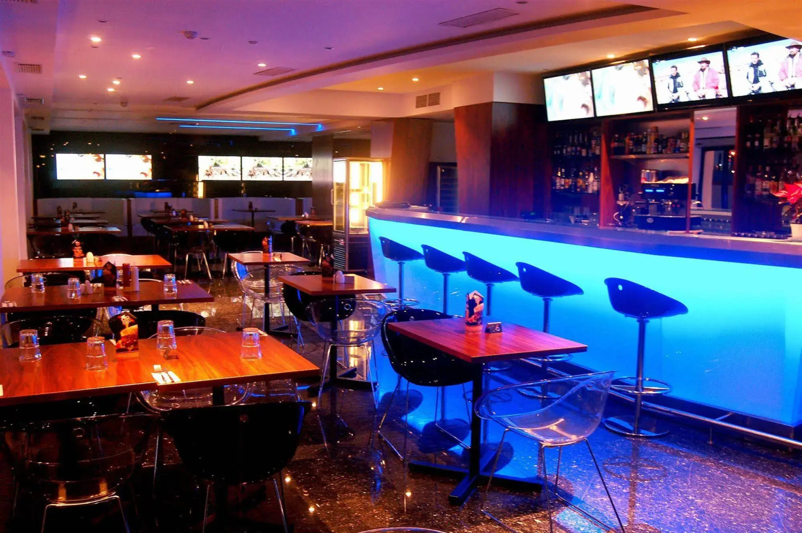 Foto - Water's Edge Hotel