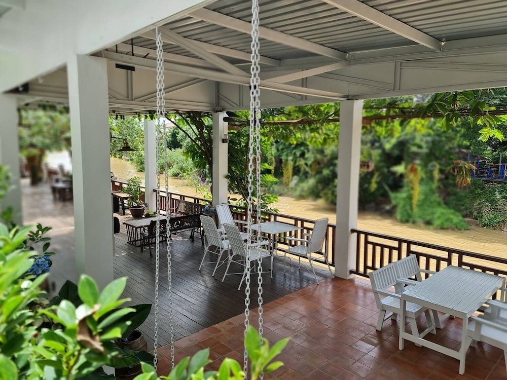 Romyen cafe homestay
