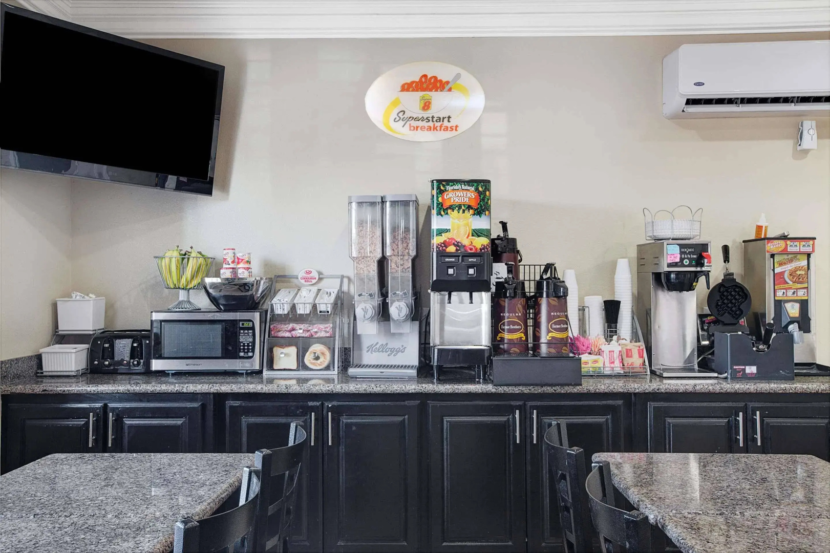 Photo - Super 8 by Wyndham Houston North I-45
