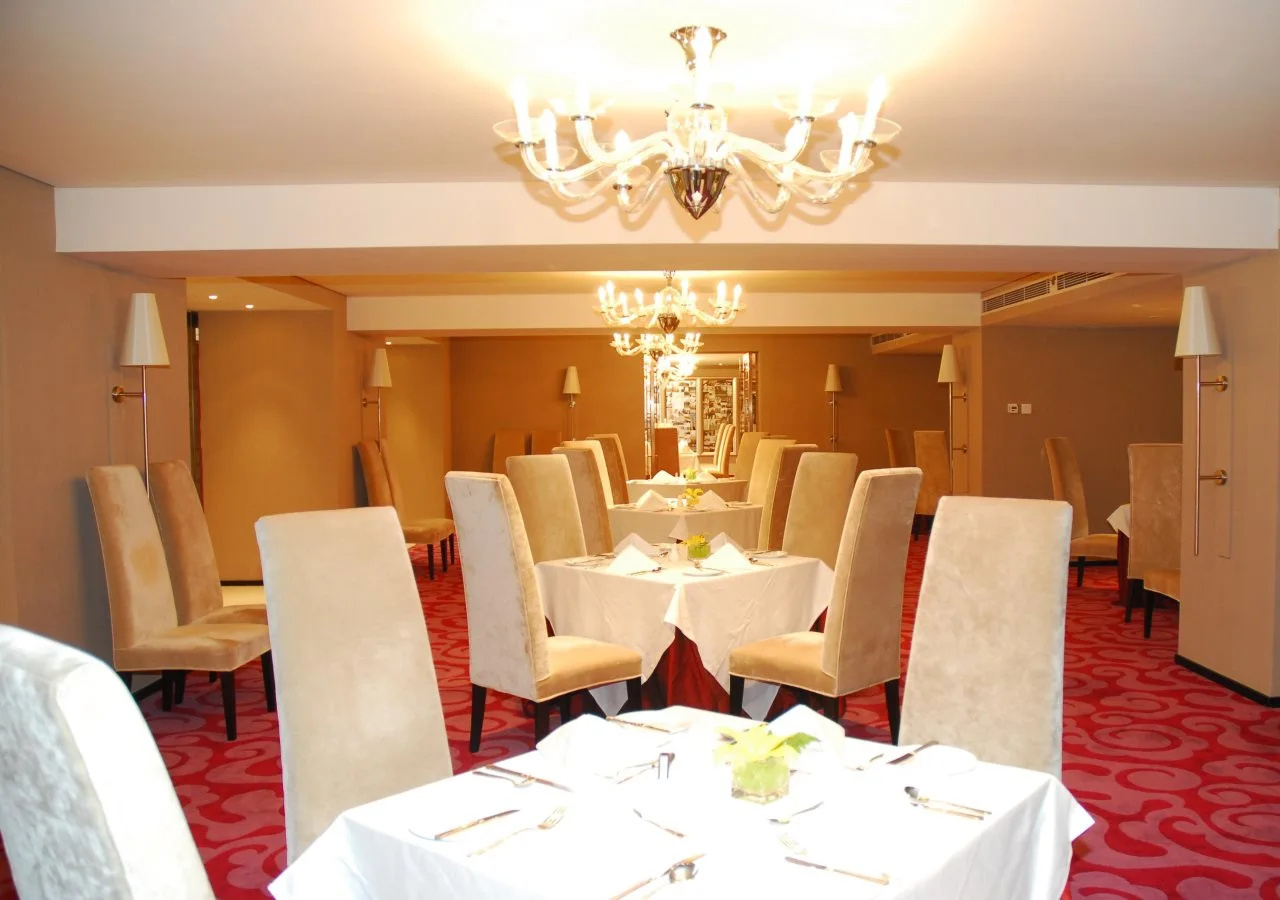 Photo - The Lakeview Hotel