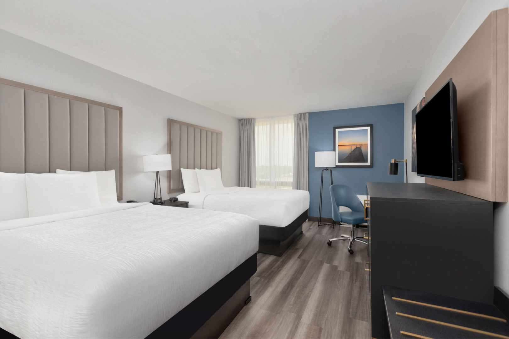 Photo - La Quinta Inn & Suites by Wyndham Dallas I-35 Walnut Hill Ln
