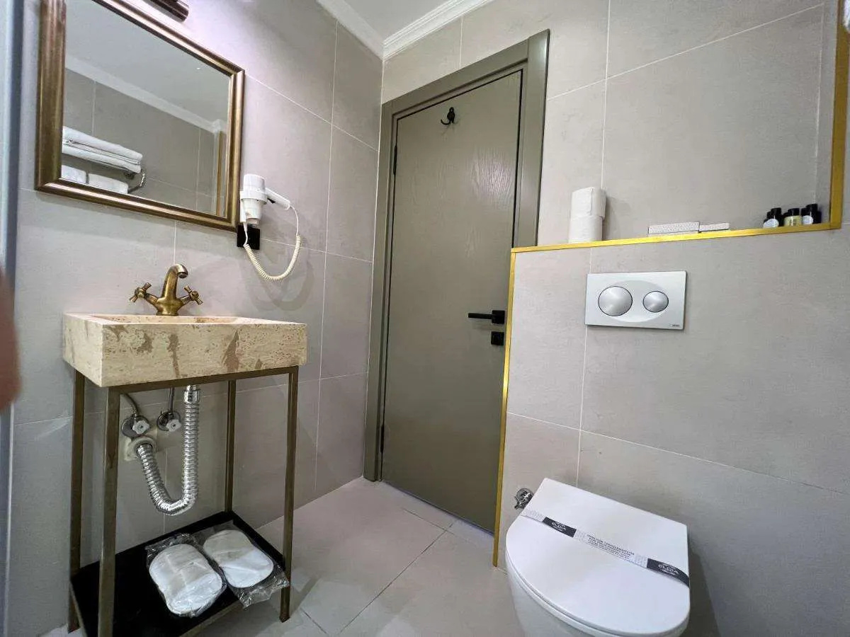 Foto - By Kinyas Hotel