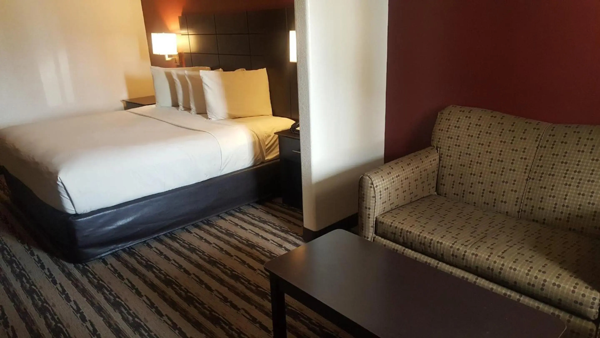 Photo - Red Roof Inn & Suites Houston – Humble/IAH Airport