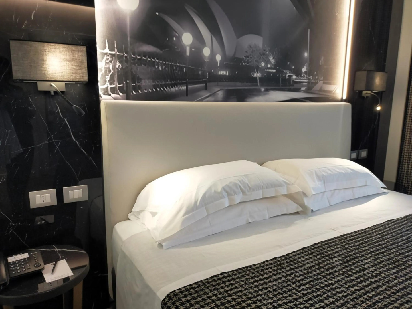 Photo - The Sydney Hotel