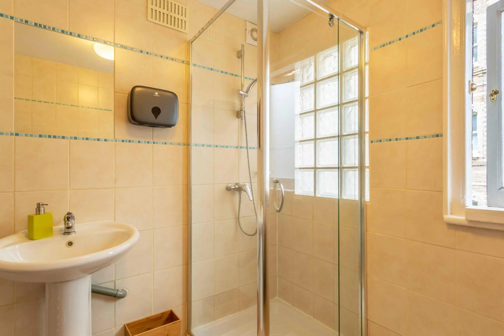 Photo - St Athans Hotel