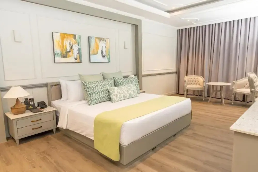 Photo - Grandeeza Hotel by Galison