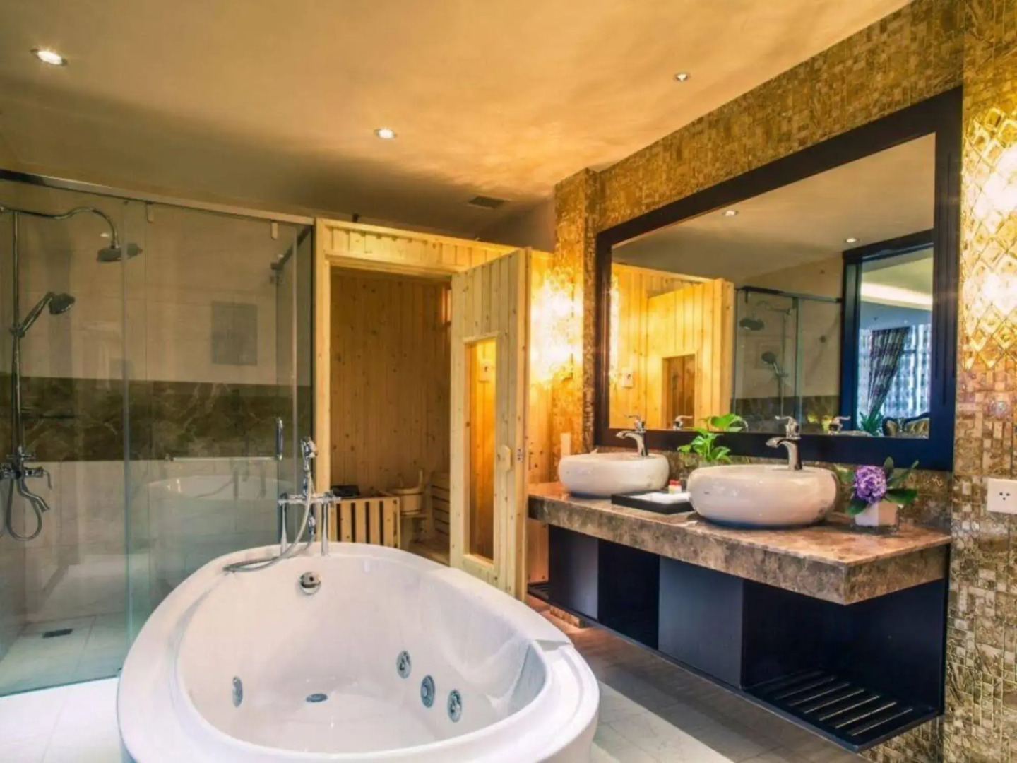 Photo - The Mira Hotel