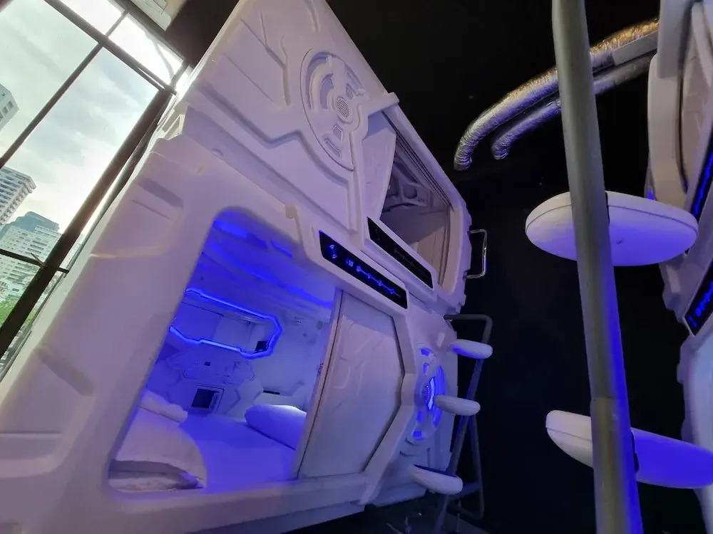 Foto - Met A Space Pod @Phrom Phong