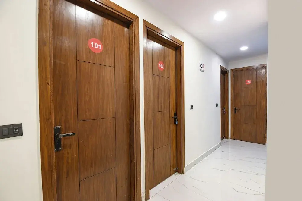 Foto - FabHotel NP International - Nehru Place Market