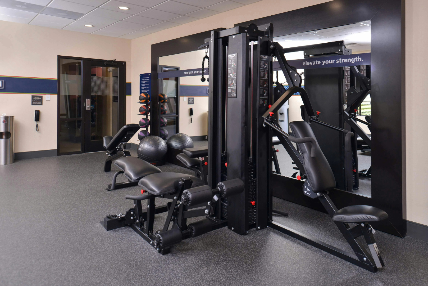 Photo - Hampton Inn & Suites Dallas Market Center
