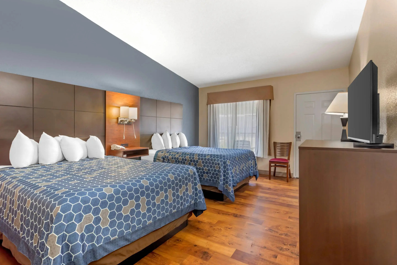 Photo - Econo Lodge Inn & Suites Gatlinburg at the Convention Center