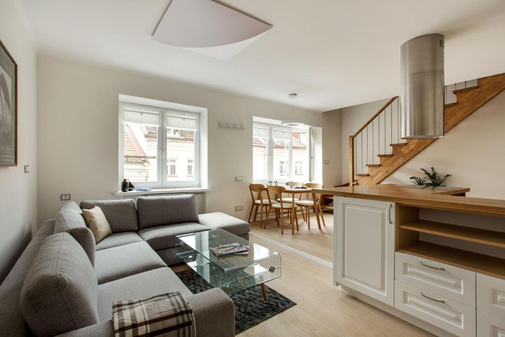 #stayhere - Spacious 2BDR Two Floor I Heart of Old Town