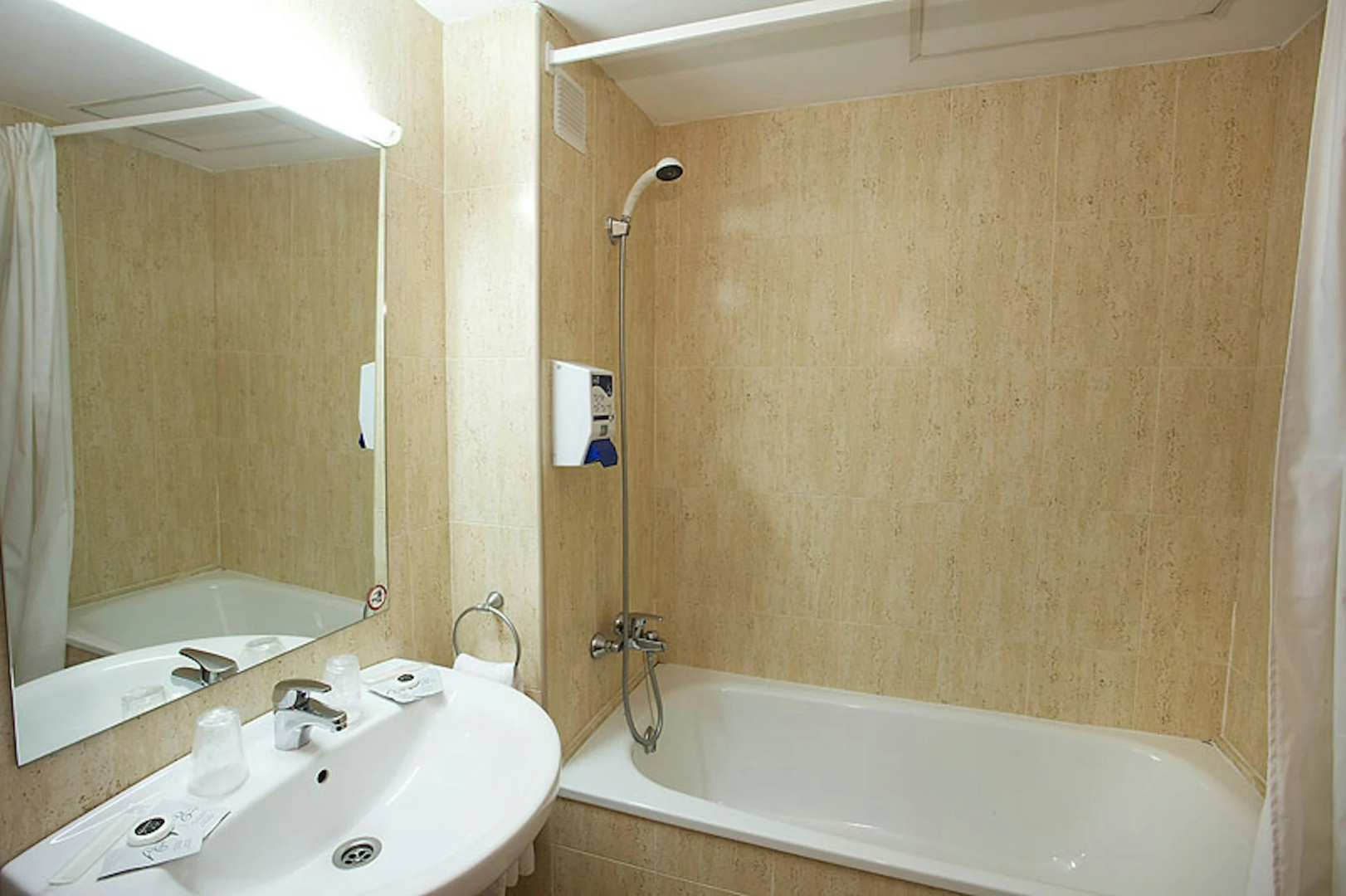 Photo - Hotel Basic