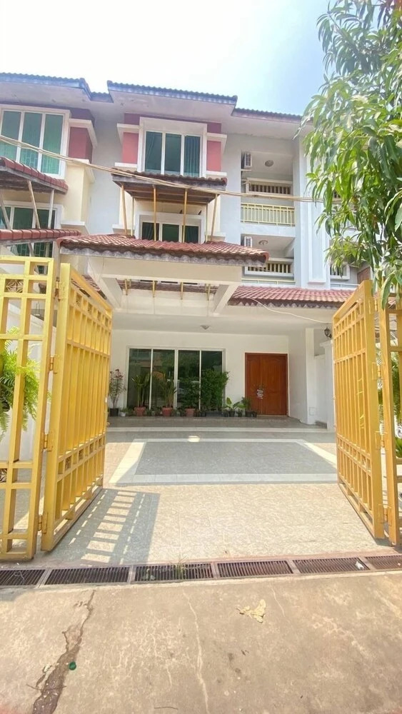 Photo - D32 Homestay near airport Behind Brown coffee airport
