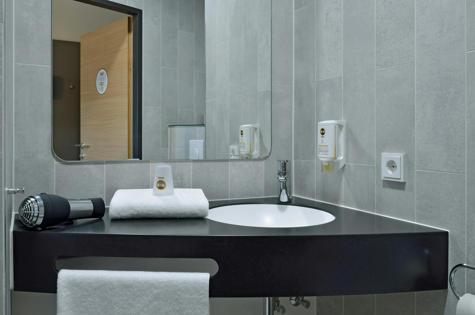 Foto - B&B Hotel Düsseldorf-Hbf