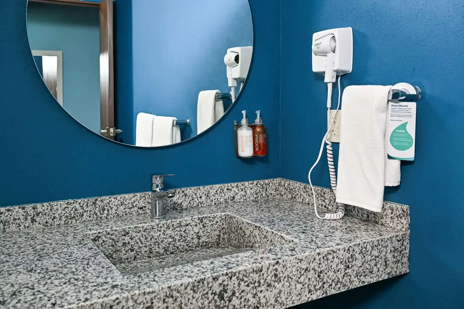 Photo - Vista Express Guadalajara Expo SureStay Collection by BW
