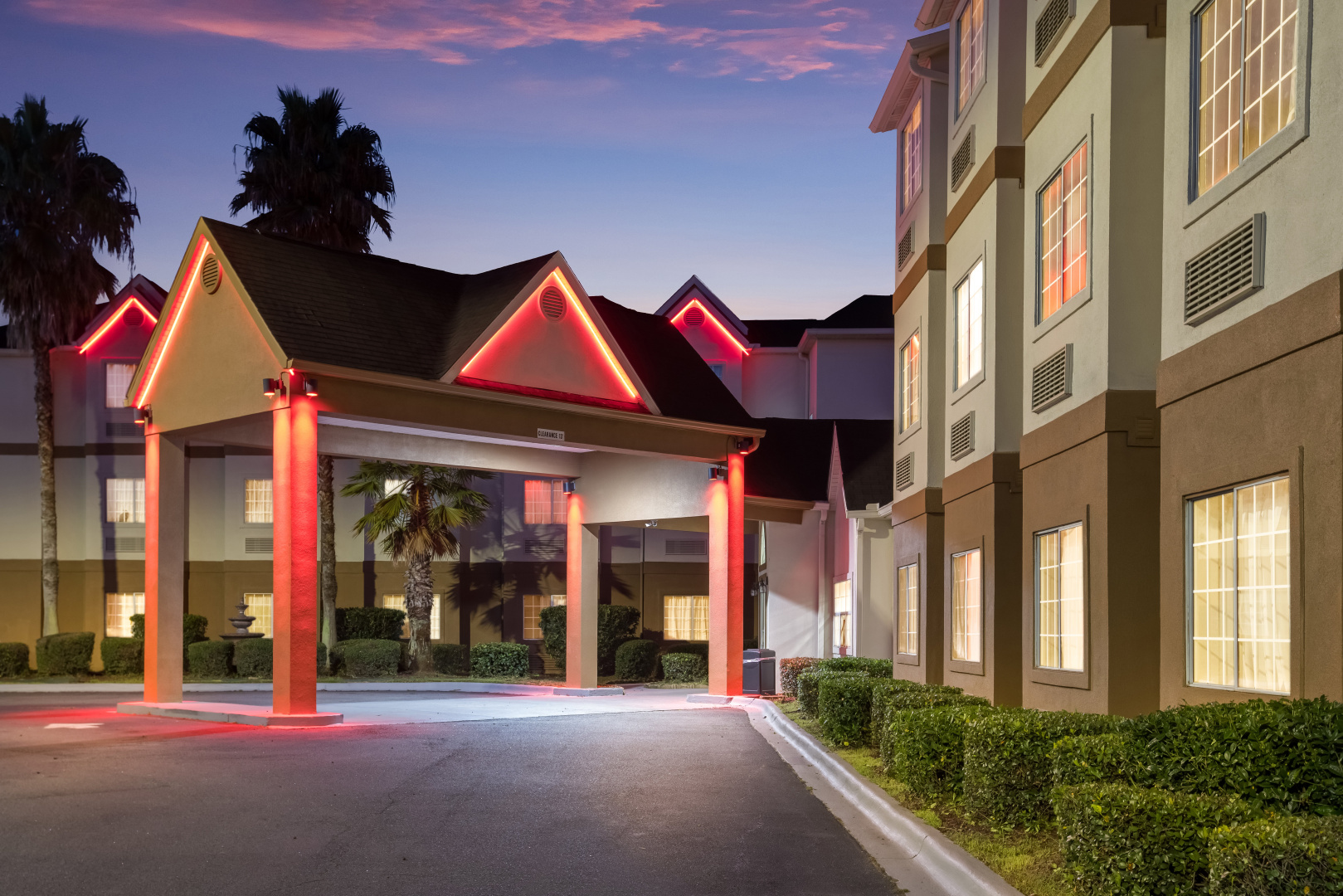 Photo - Red Roof Inn PLUS+ & Suites Savannah - I-95