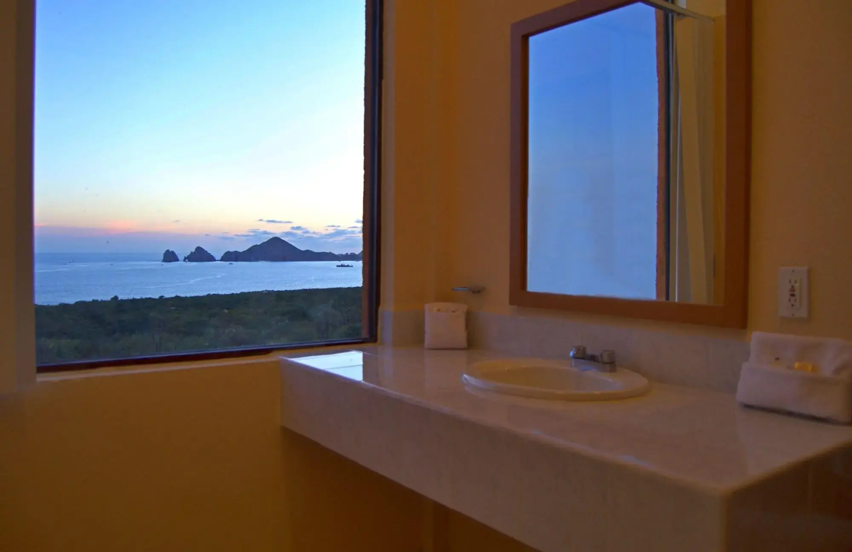 Photo - Sunrock Hotel & Suites