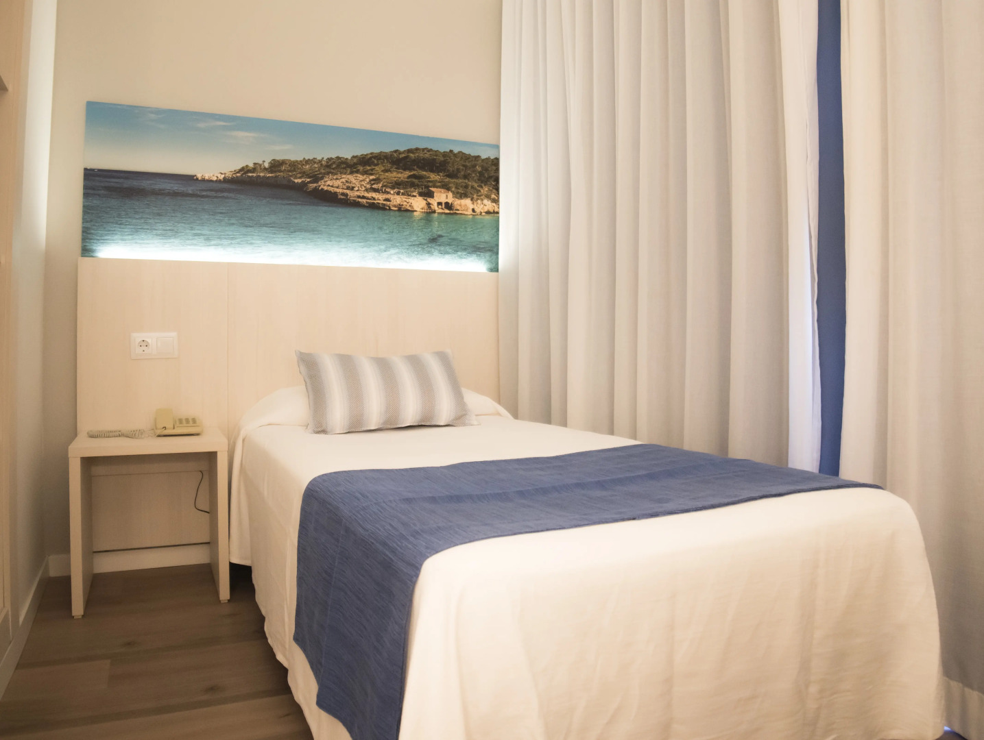 Photo - Ona Luna Park - Adults Friendly 16 Years Plus