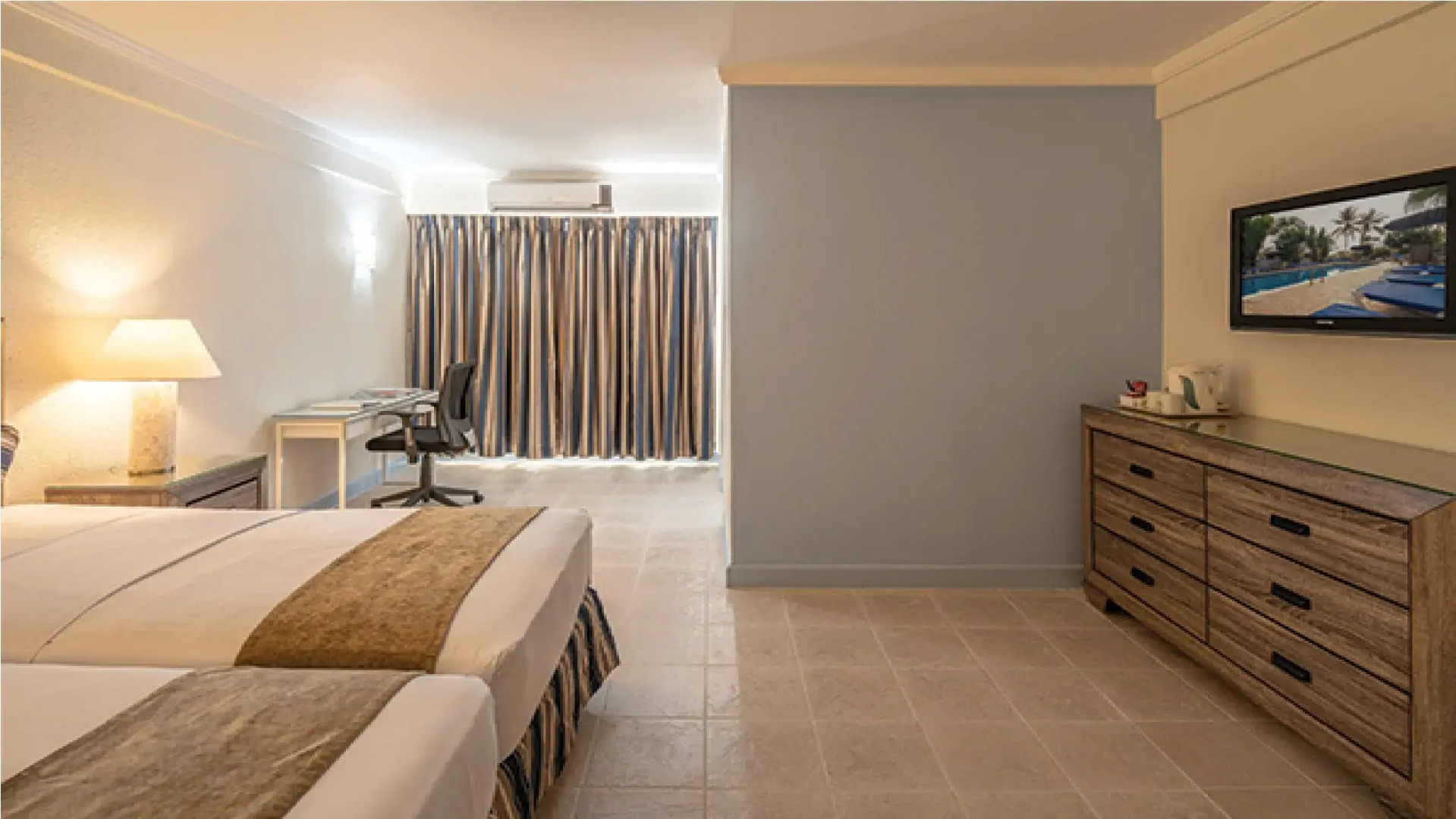 Photo - Time Out Hotel