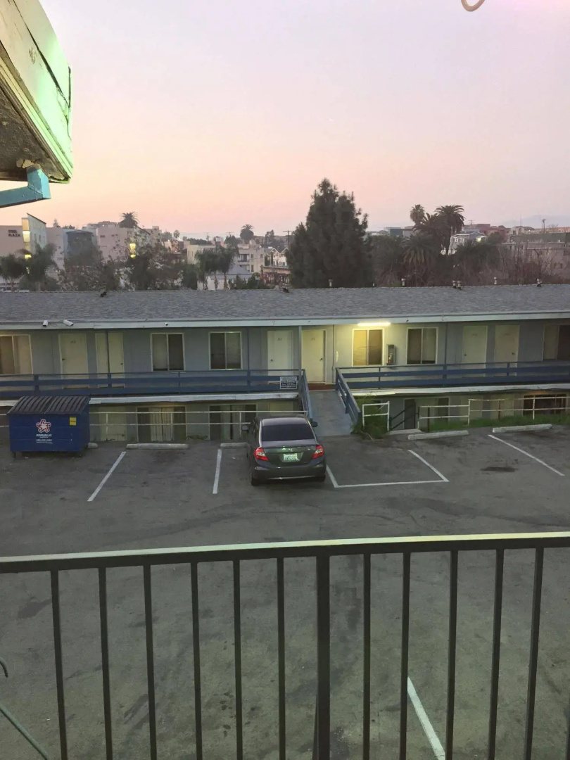 Photo - Holiday Lodge