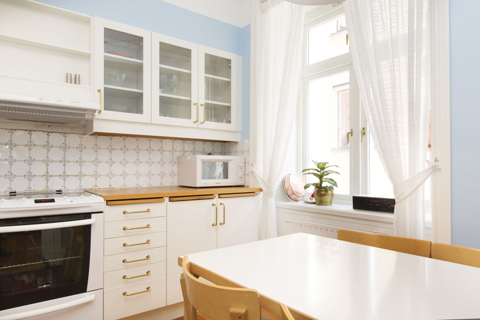 Photo - Lady Hamilton Apartments