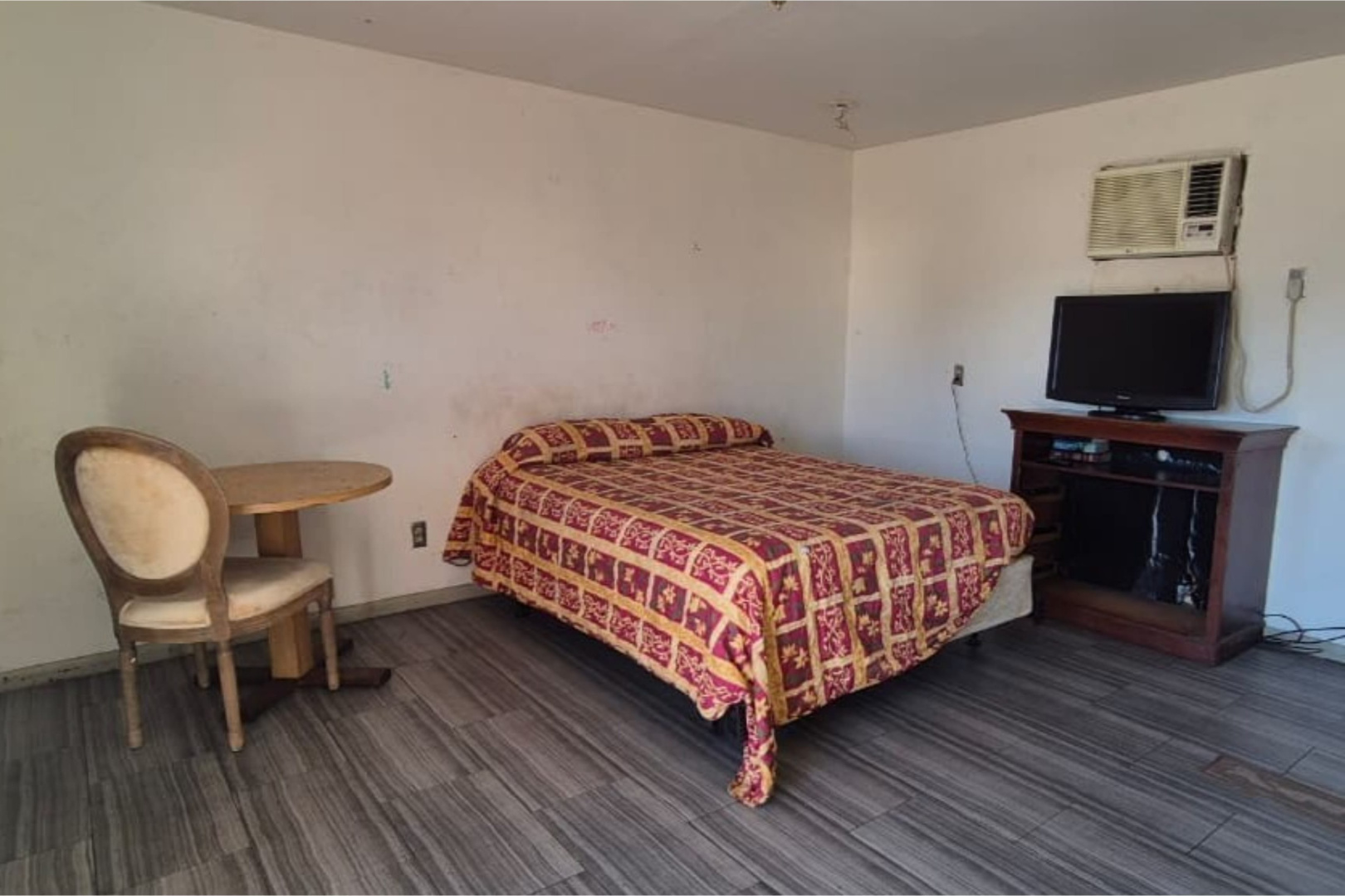 Photo - Base Motel By OYO South Tampa