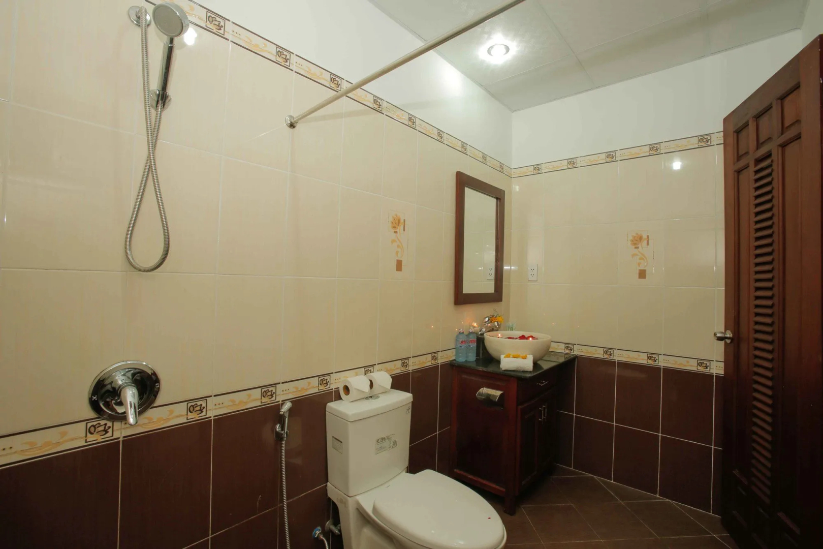 Photo - Golden River Hotel