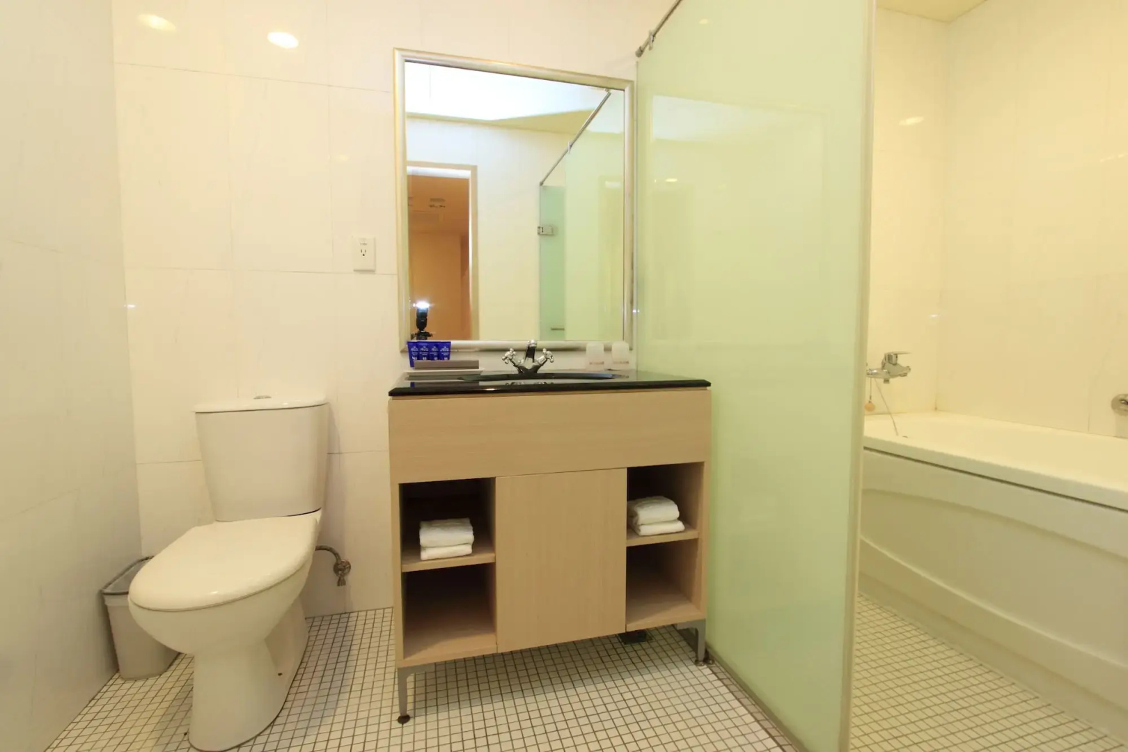 Photo - Erin Hotel