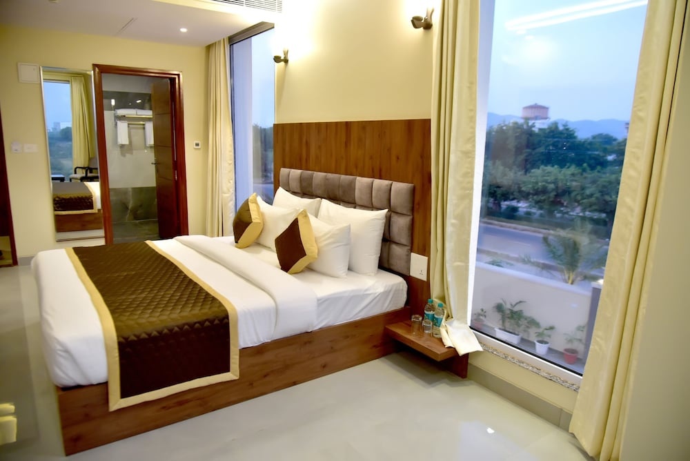 Hotel Aarna