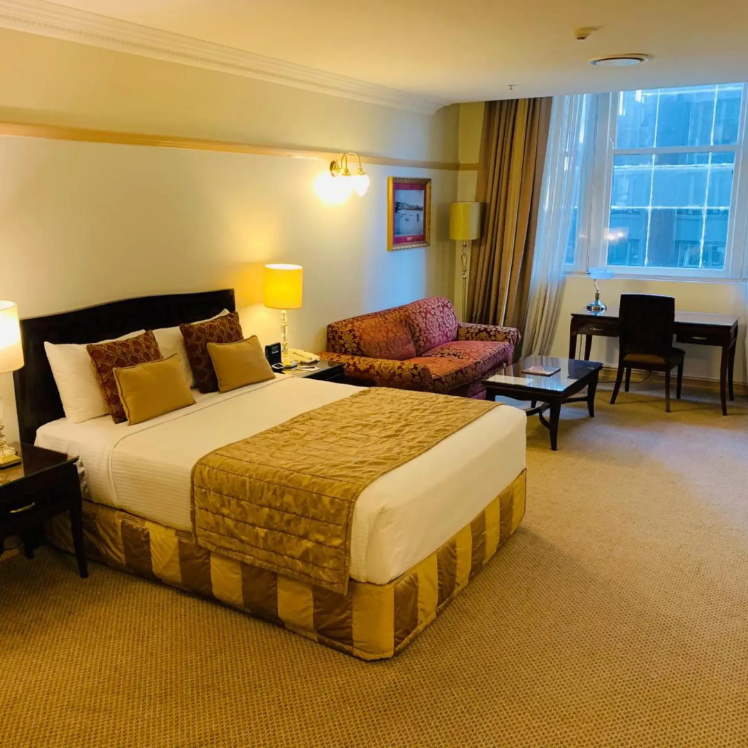 Photo - Royal Albert Hotel