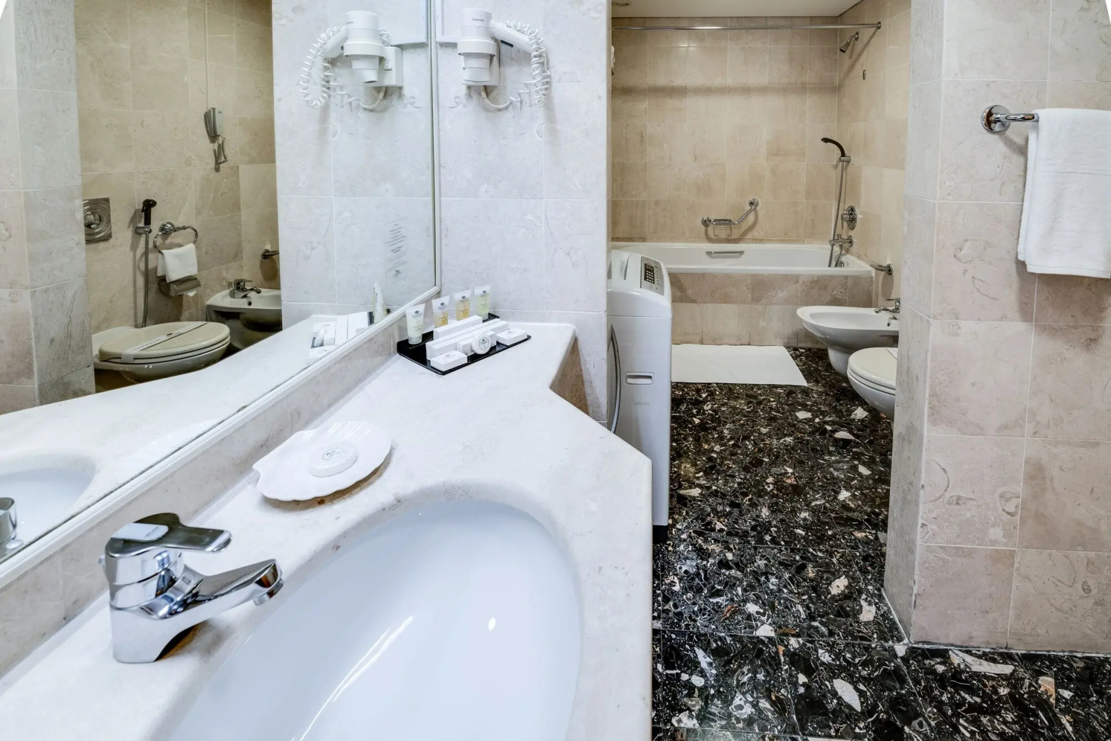 Photo - Grand Continental Hotel