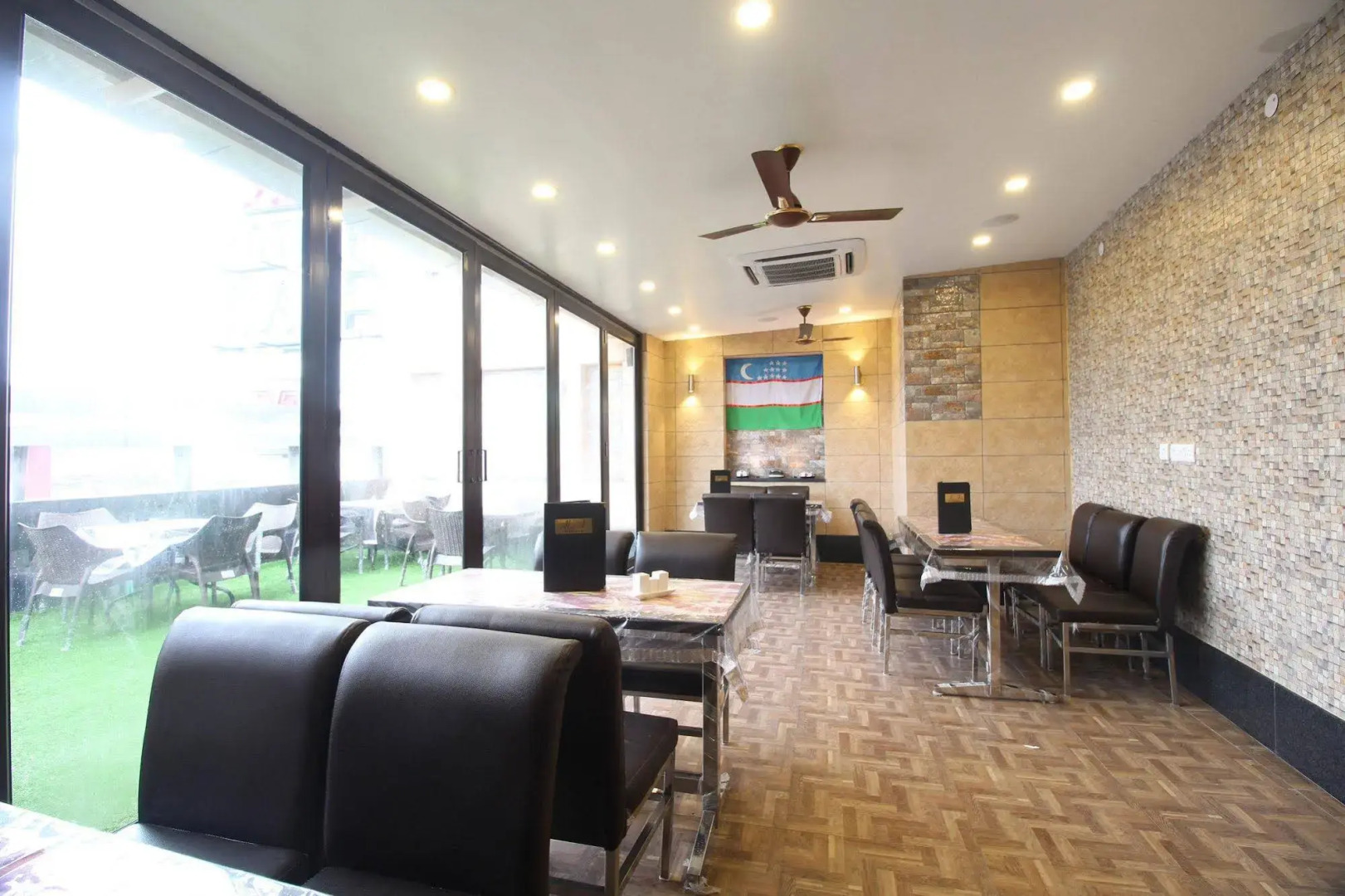 Photo - Hotel Vanson Villa, City Centre - With Free Airport & Train Station Pickup