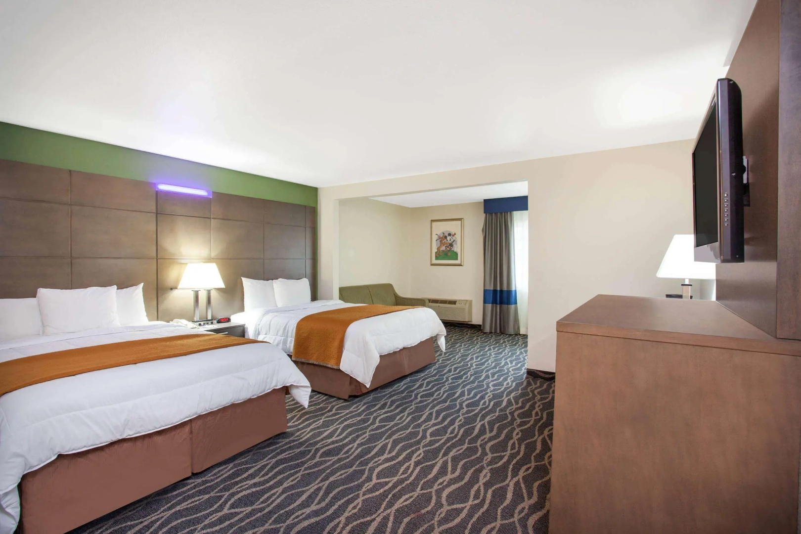 Photo - Travelodge Inn & Suites by Wyndham Anaheim on Disneyland Dr