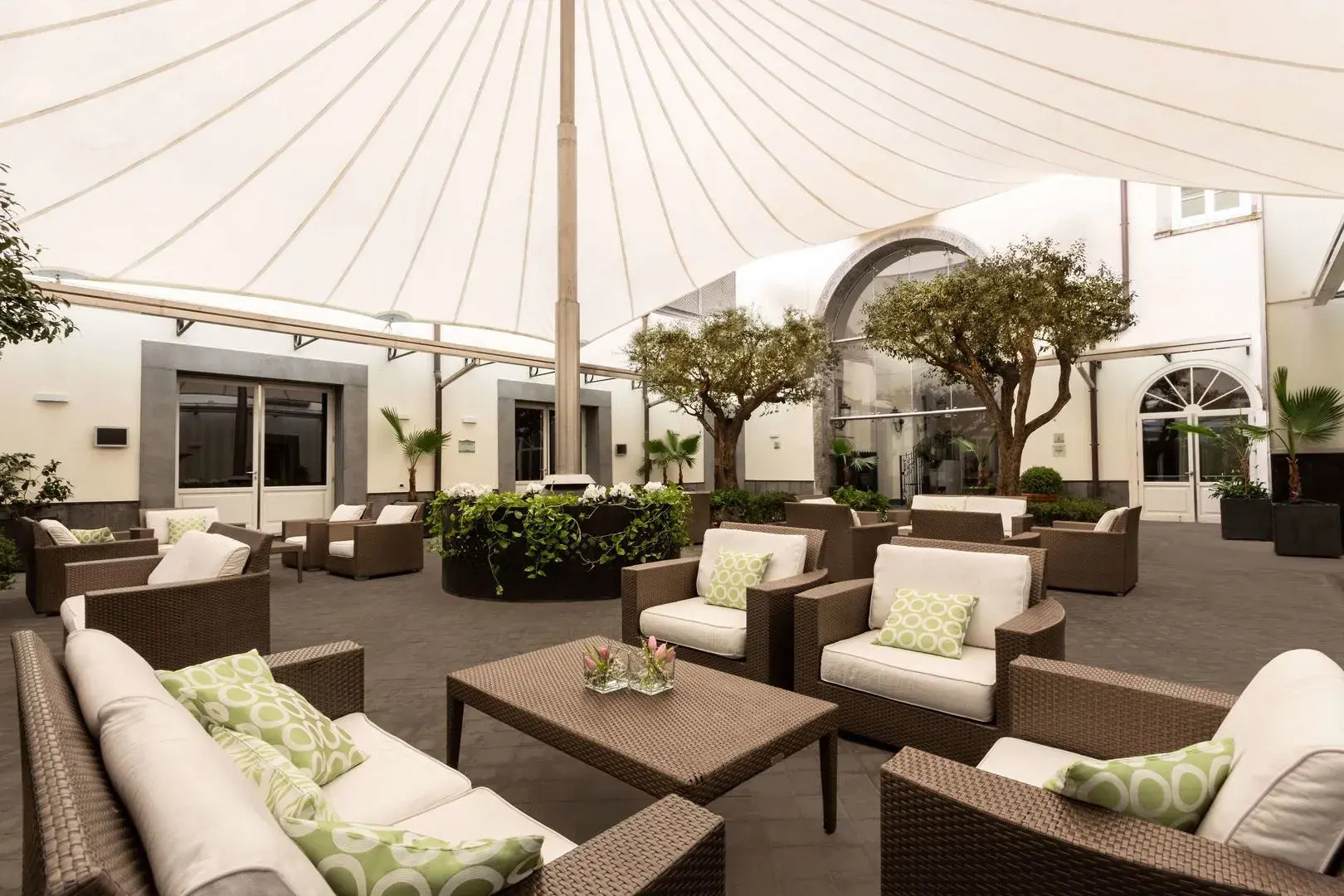 Foto - Palazzo Caracciolo Naples