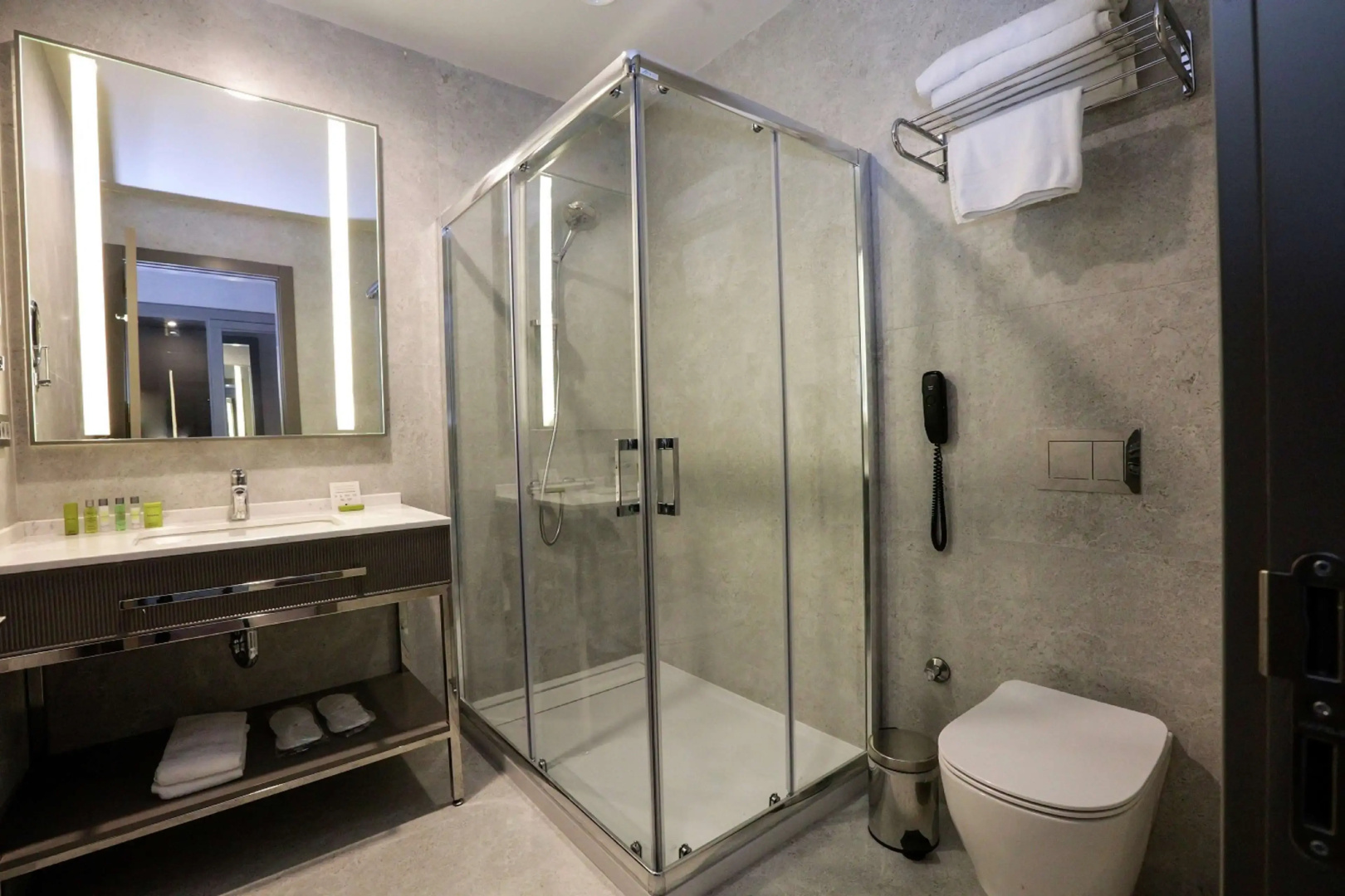 Photo - DoubleTree By Hilton Izmir Airport