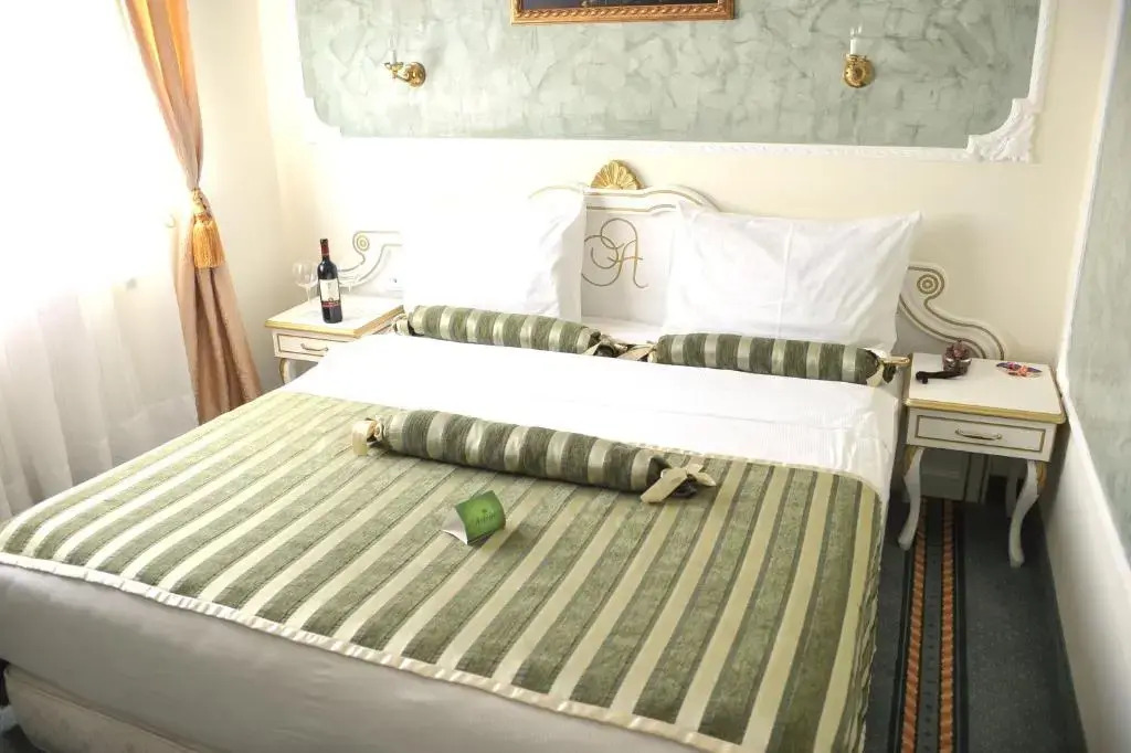 Photo - Queen's Astoria Design Hotel