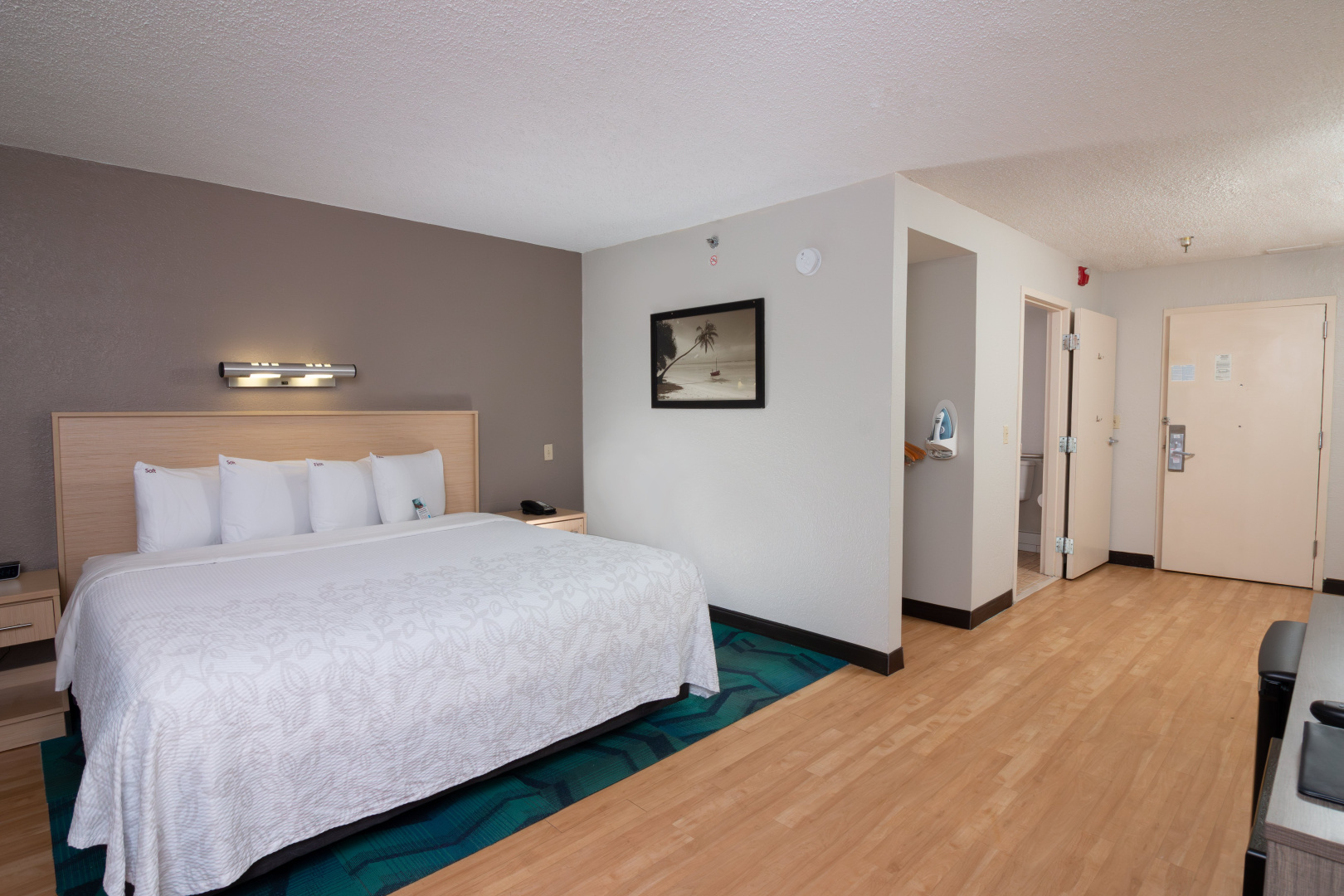 Photo - Red Roof Inn PLUS+ Miami Airport