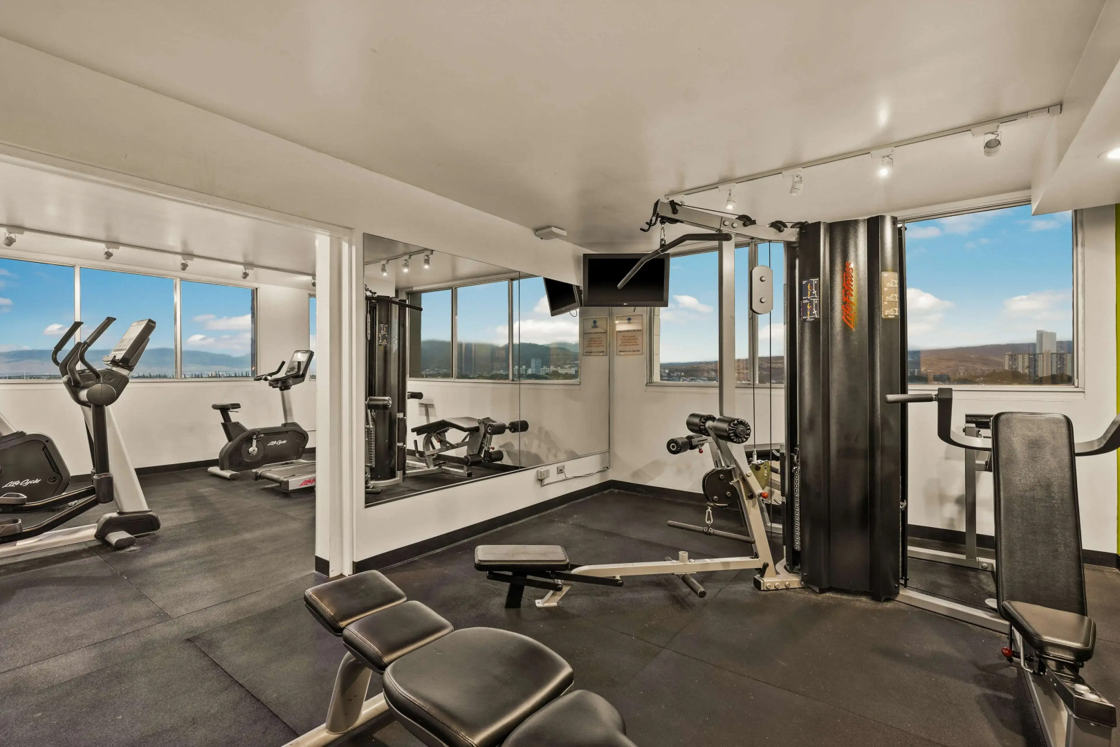 Photo - Best Western The Plaza Hotel Honolulu Airport - Free Breakfast