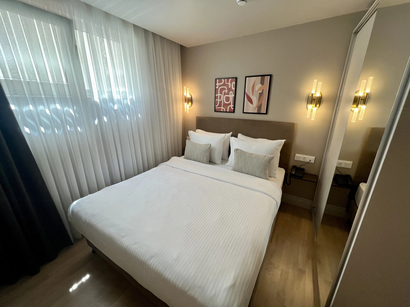 Photo - Weingart Suites Hotel
