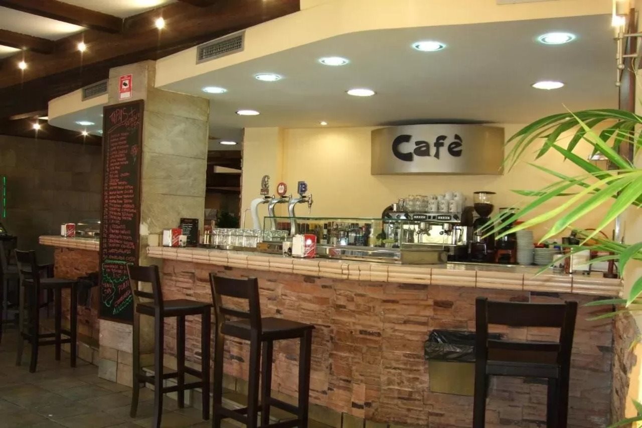 Photo - Hotel Complutense